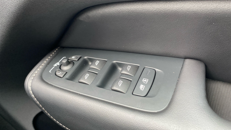 Volvo XC60 2.0 B5P Ultra Dark 5dr AWD Geartronic Petrol Estate